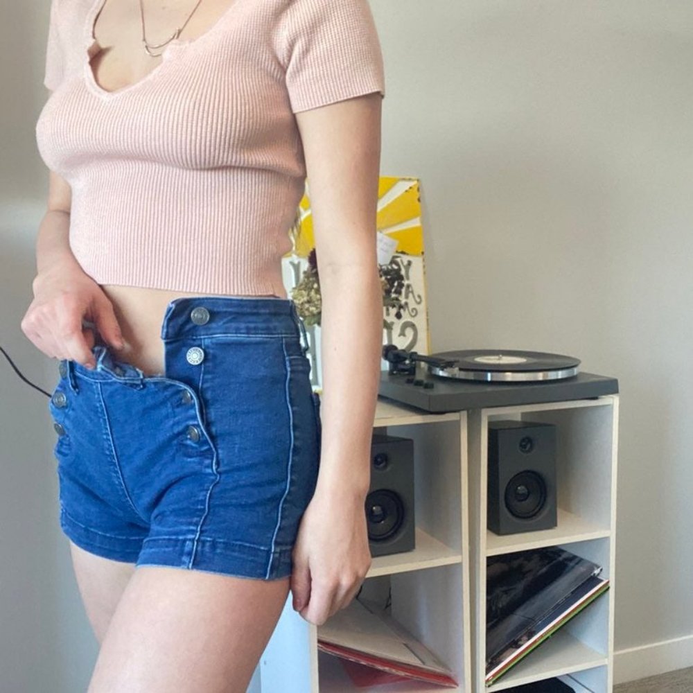AE High Rise Shortie Shorts - Picture 3 of 4
